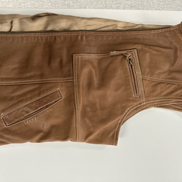 Ladies leather vest.  Excell condition. - Picture 6 of 6
